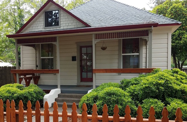 Renovated Victorian with fenced yard by Downtown, CSU, Farmers Mrkt Bidwell Park