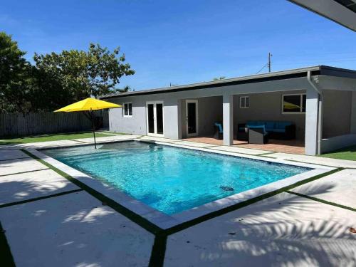 Renovated Villa Resort style pool, BBQ & Ping Pong patio