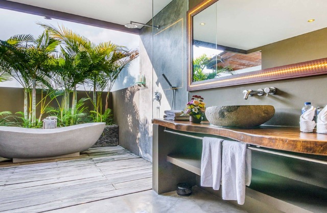 Rent a Luxury Villa in Bali Close to the Beach, Bali Villa 2086