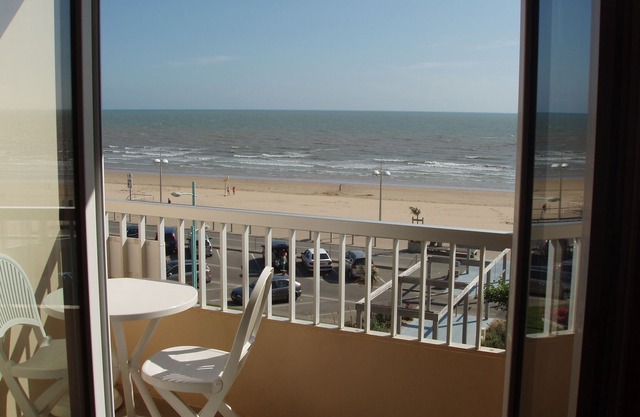 Rental studio 30 m2 panoramic view facing the sea all periods