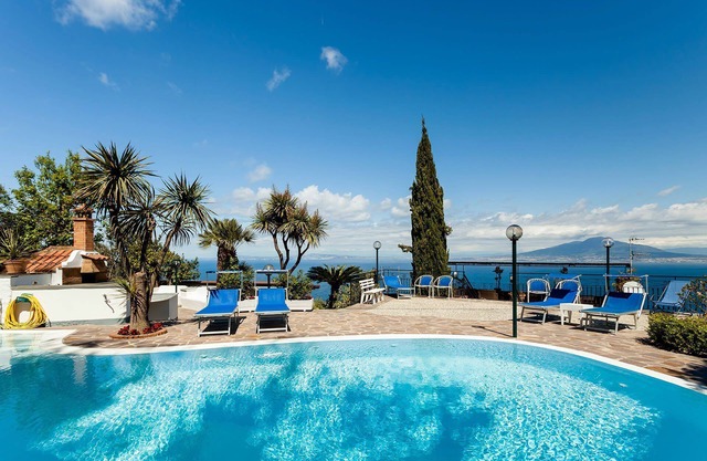 Rentals in Italy - Villa Angel with pool, sea view and private car park