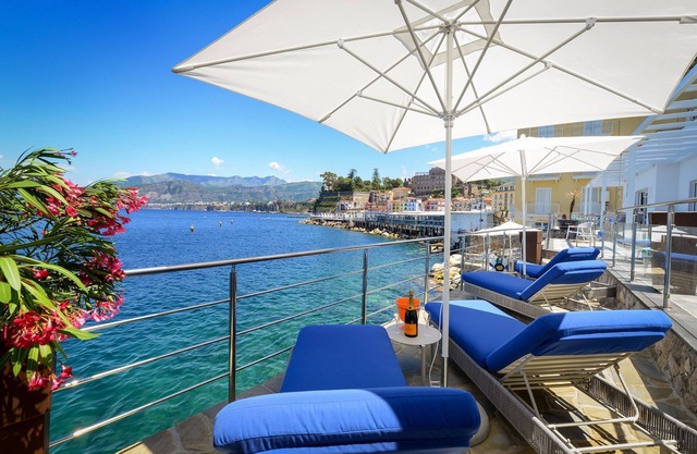 Rentals in italy - Villa Marina Grande with sea view and direct access to the sea