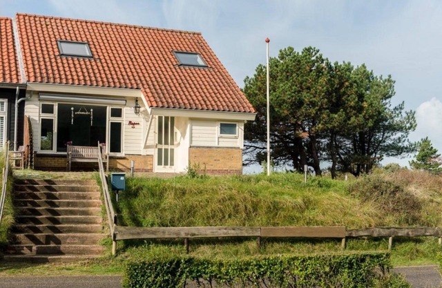 Repos is a cozy house near the beach and "Nessemerbos".