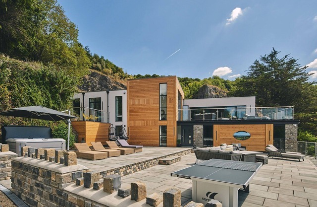 Reservoir View - a modern home that sleeps 8 guests in 4 bedrooms