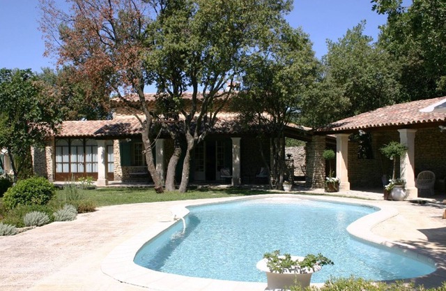 Residence in the heart of the Luberon garrigues - by feelluxuryholidays