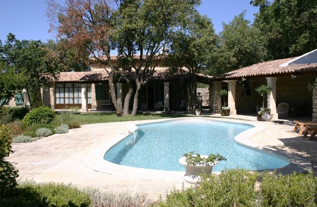 Residence in the heart of the Lubéron garrigues - by feelluxuryholidays