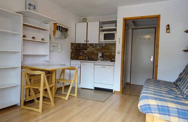 Residence Jardins Du Nantet - Studio 4 people in Bourg Saint Maurice near town center and shops