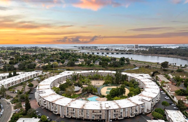 Resort Amenities - 1BR - SeaWorld - Parking - W/D
