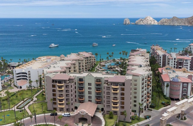 Resort-Style Comfort: Ocean Views, Pool & Beach! Summer Rates!