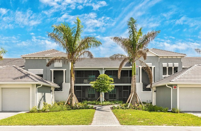 Resort-style living with golf in Wellen Park/Venice area, 2 bed+den/2 bath