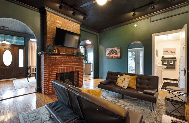 Retreat on Bardstown Rd. | Yard | Walk to Shops