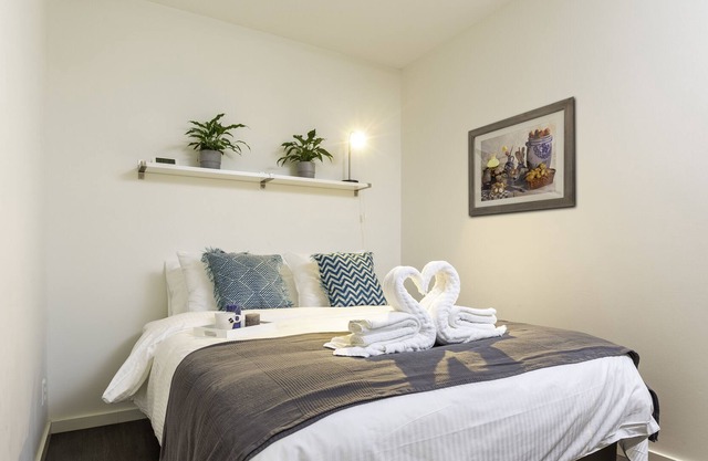 Retreat to quite newly build apt center Delft