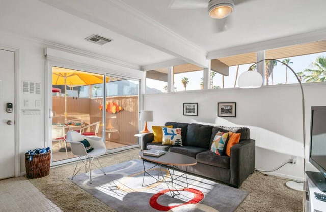 Retro & funky mid-century mod at Ocotillo Lodge