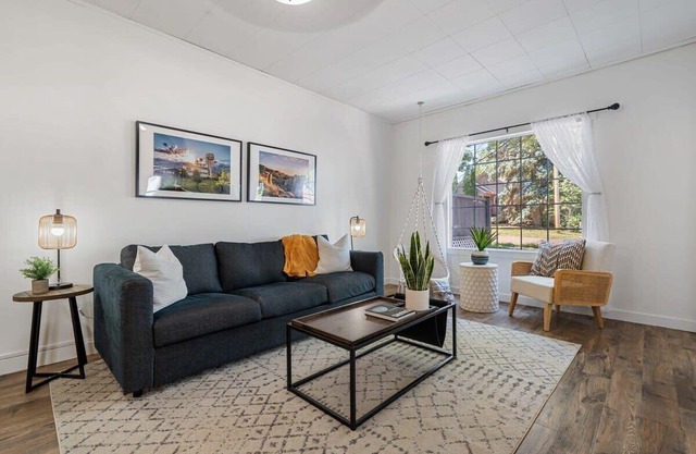 Rex Retreat | Steps to the Big Dino | Sleeps 8