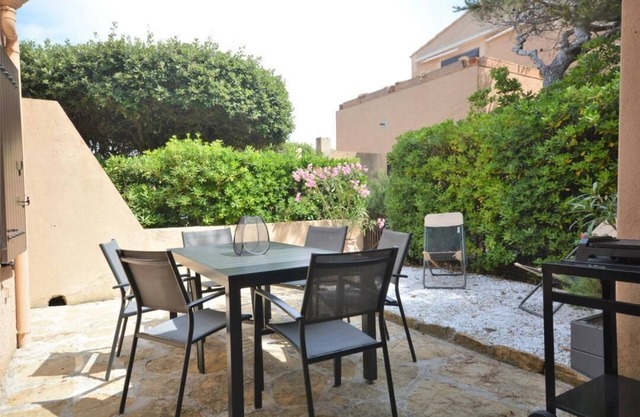 Rez de Jardin Climatisé Avec Piscine Proche mer