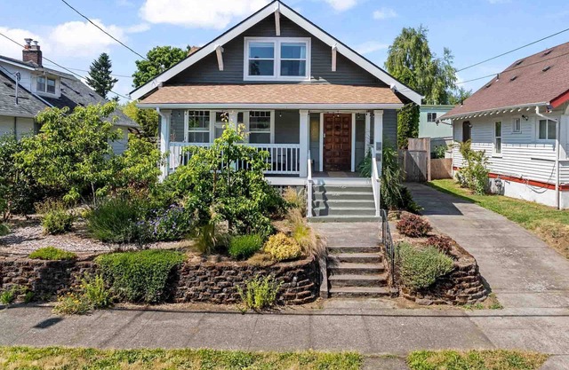 Rhone Retreat: Luxury Craftsman w/Steam Shower, Hot Tub, & Pool Table, BBQ, Walk to Everything