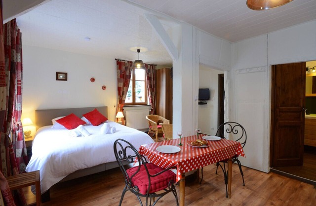 RIBEAUVILLE city center - Gîte des Ménétriers, LE TOKAY - TripAlsace