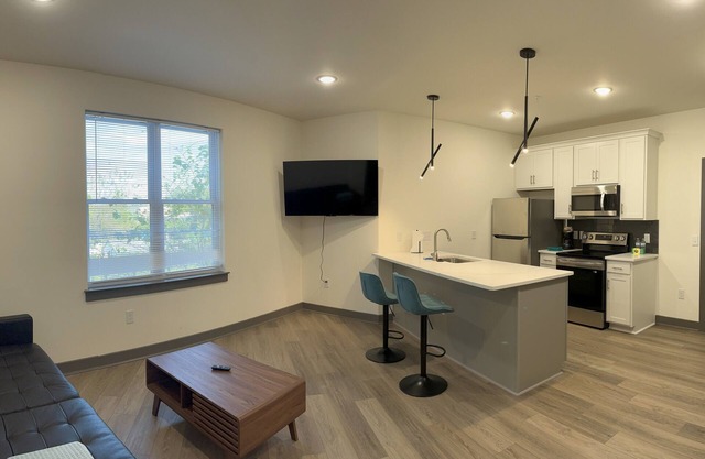 Richmond Church Hill North Deluxe Apt 208