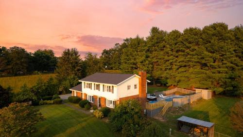 Ridge Valley by AvantStay Upscale Asheville Escape w Pool
