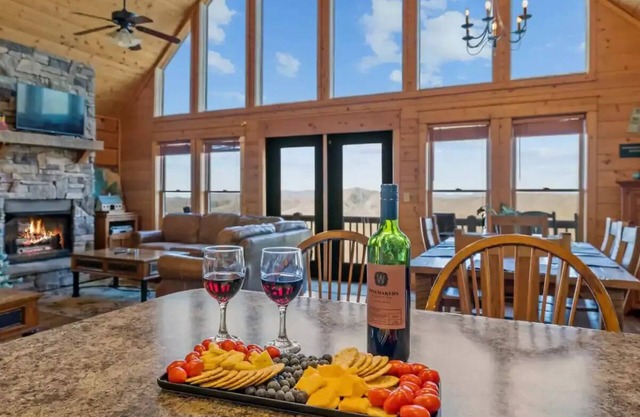 Ridgetop Retreat Views Fireplace
