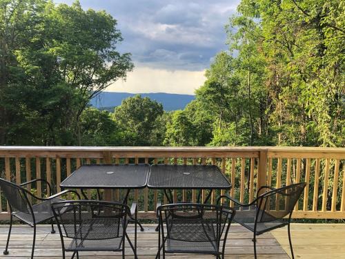 Ridgeview Cabin Views Hot Tub Fireplace BBQ Pets