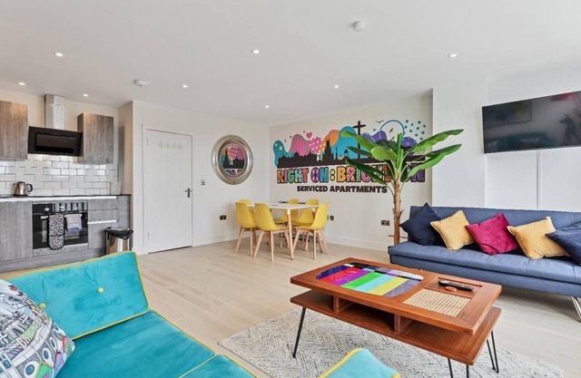 Right On : Bright On Apartment 1E | By My Getaways