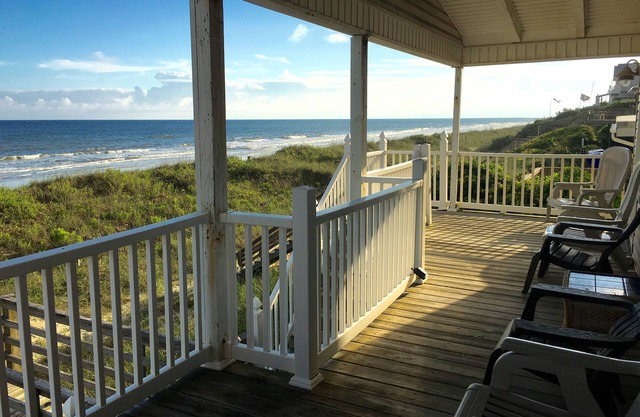 Right on the beach, wonderful views of the ocean, great house!