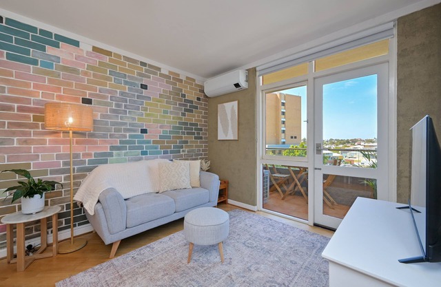 Right on the doorstep of both Central Fremantle and the famous Wray Avenue precinct