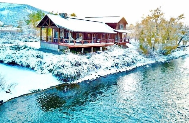 Rio Oasis - Riverside Tranquility