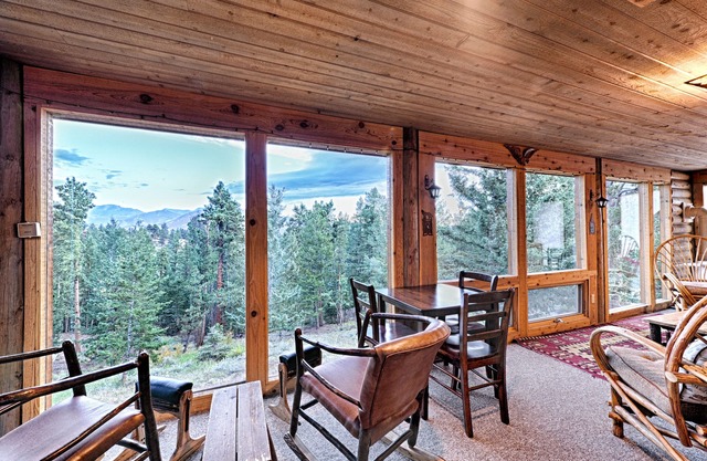 Rivendell Log Cabin - walk into RMNP! Continental Divide Views! Large Hot Tub!