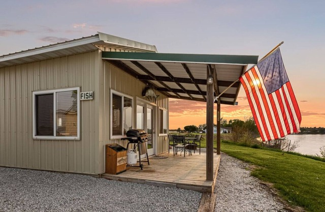 River Cabin | Grill | Boat Slip