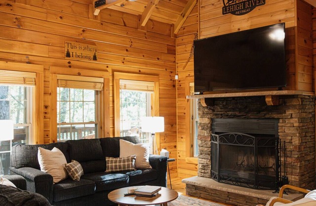River front cabin in the Pocono mountains with property access to D&L Trail