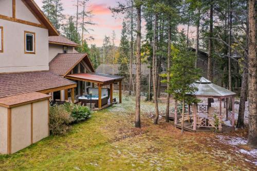 River Rock by AvantStay 8 Bedroom Ski Estate w Hot Tub Movie Theatre 10 Min Walk to Mtn