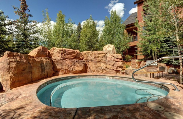 River Run | Spacious 2BR Condo + Fireplace
