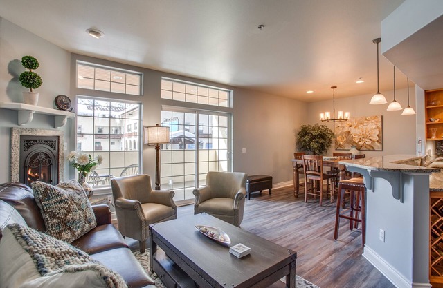 River's Echo Downtown Leavenworth Condo Vacation Rental, Mountain View for 6