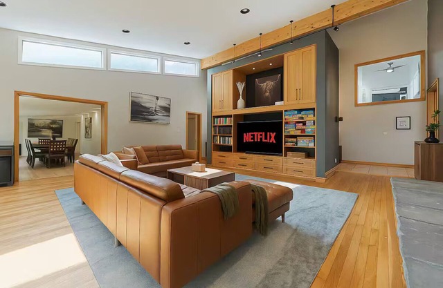 Riverfront City Escape w/Hot Tub, 2 King, Gym, Sleeps 12, Firepit, Kayaks