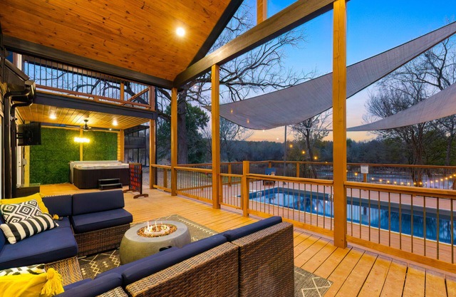 Riverfront Escape | Pool, Slide, Kayaks & Fishing!