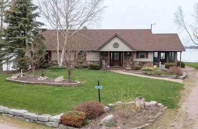 Riverfront home w/private dock