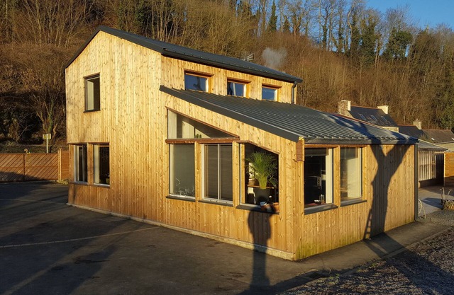 Riverfront house Pontrieux