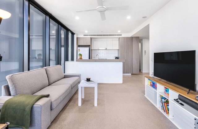 Riverside 2BR apt w/ rooftoppool
