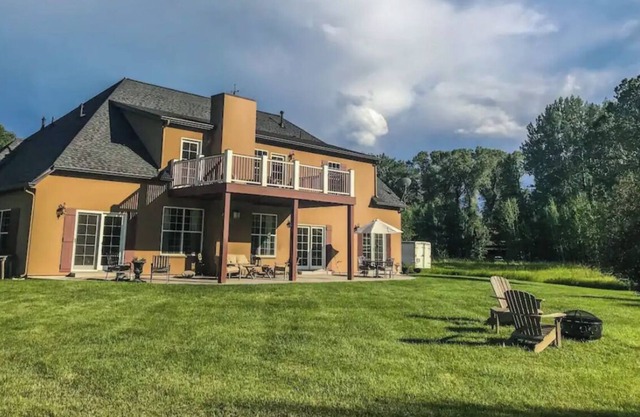 Riverside Elegance: Luxurious Gallatin River Home!