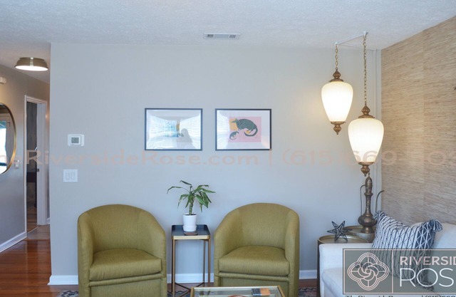 Riverside Rose - Stylish Riverfront Getaway
