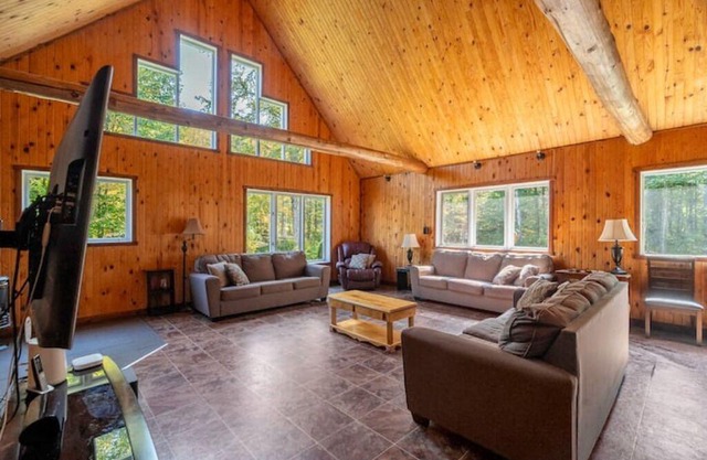 Riverside Stay w/Pool Table, Open-Air Patio, BBQ