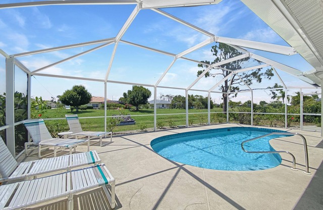 Riverview Villa, full refund*, heated pool, sleeps 6
