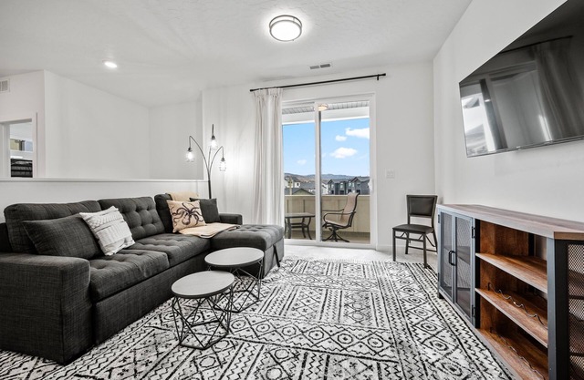 Roam Ski Den R5949A | Snowbasin Escape |2BR & 2 Ba