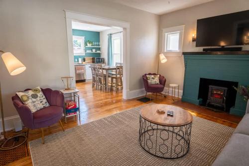 Roanoke Speakeasy Downtown Charm near Greenways