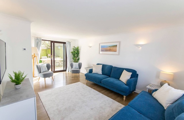Rockpool |Sleeps 8 Seaside Retreat Walk to Beach