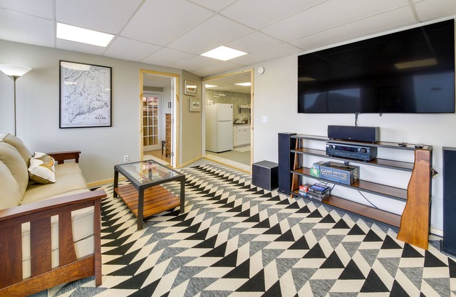 Rockwood Condo w/ Shared Dock + Lake Access!