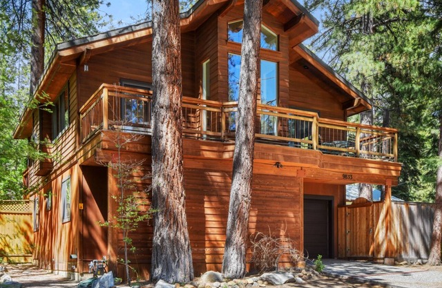Rocky Retreat | Luxury Home w/ EV Charging Station