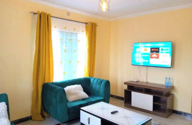 Roma Stays- Stylish modern two/one bedroom in Busia near Weighbridge